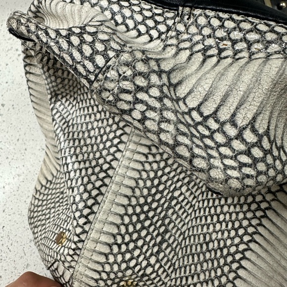 Vince Camuto genuine leather bucket bag - Picture 8 of 9